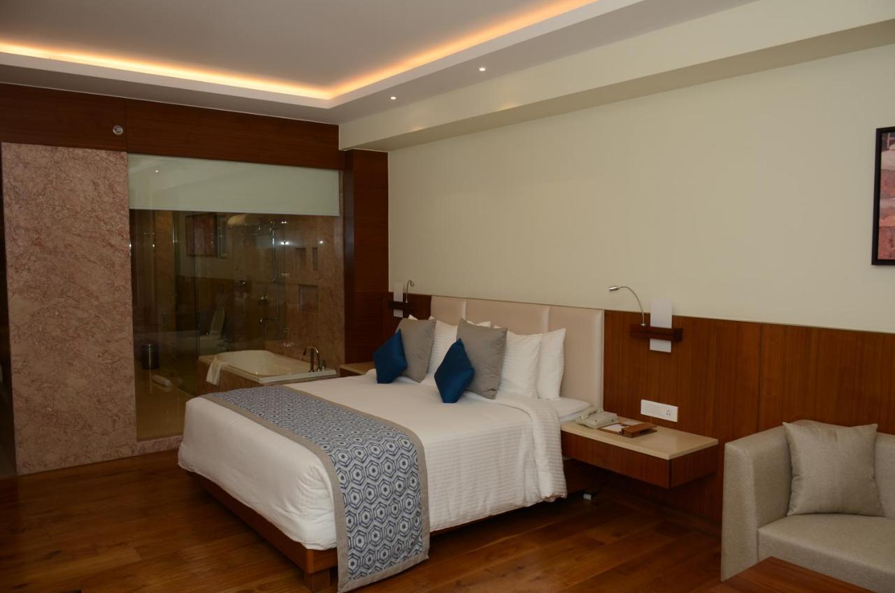 Viraj Sarovar Portico Jammu Εξωτερικό φωτογραφία