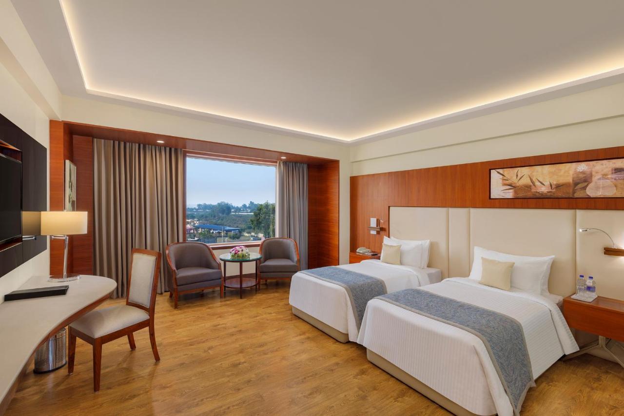 Viraj Sarovar Portico Jammu Εξωτερικό φωτογραφία