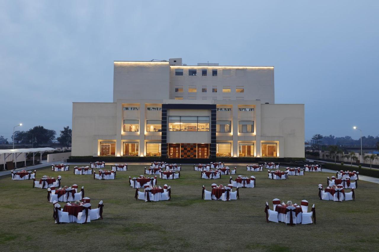 Viraj Sarovar Portico Jammu Εξωτερικό φωτογραφία